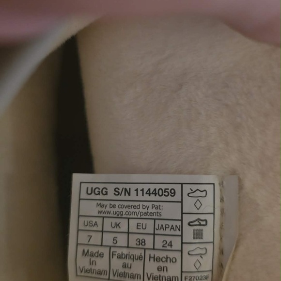 UGG Women's Cream and Tan Winter Boots - Picture 5 of 5